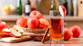 Яблочный сок: польза, вред для организма и особенности приготовления
