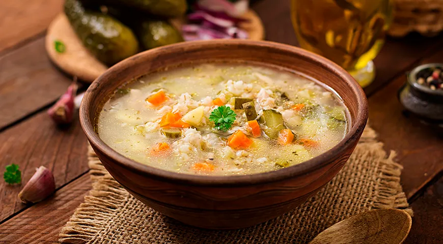 Суп на основе огуречного рассола — одно из самых известных средств от похмелья
