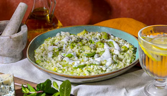 Ризотто с молодыми кабачками, мятным песто и голубым сыром от Мирко Дзаго