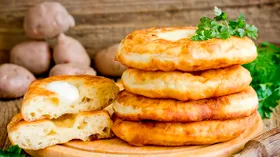 Самое быстрое и простое картофельное тесто для пирожков и лепешек: как сделать, полезные советы