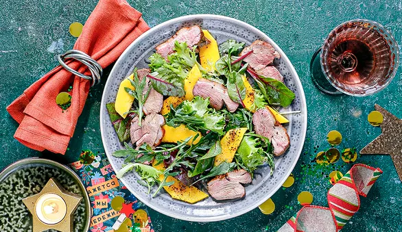 Салат с уткой и манго