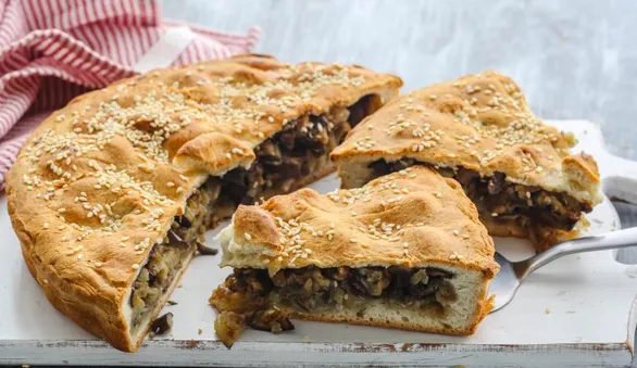 Пирог с мясом и баклажанами