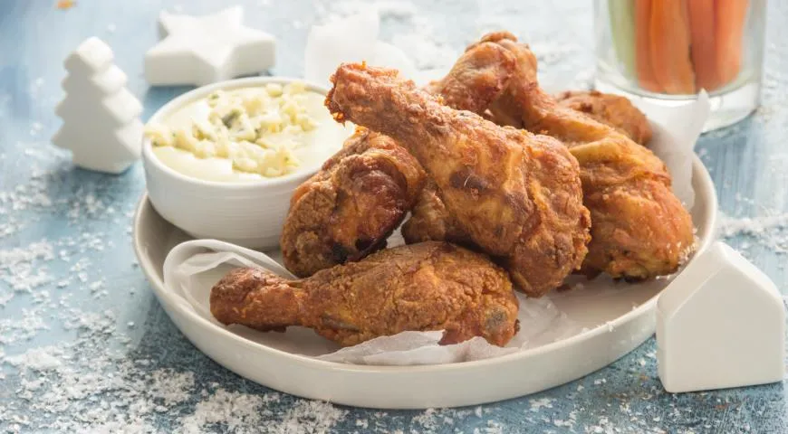 Острые куриные ножки с сырным соусом