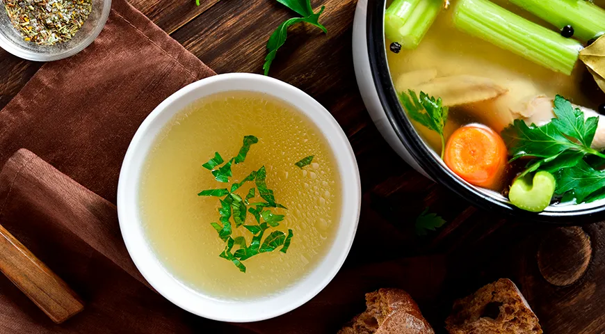 Время приготовления курицы для бульона или супа — около часа