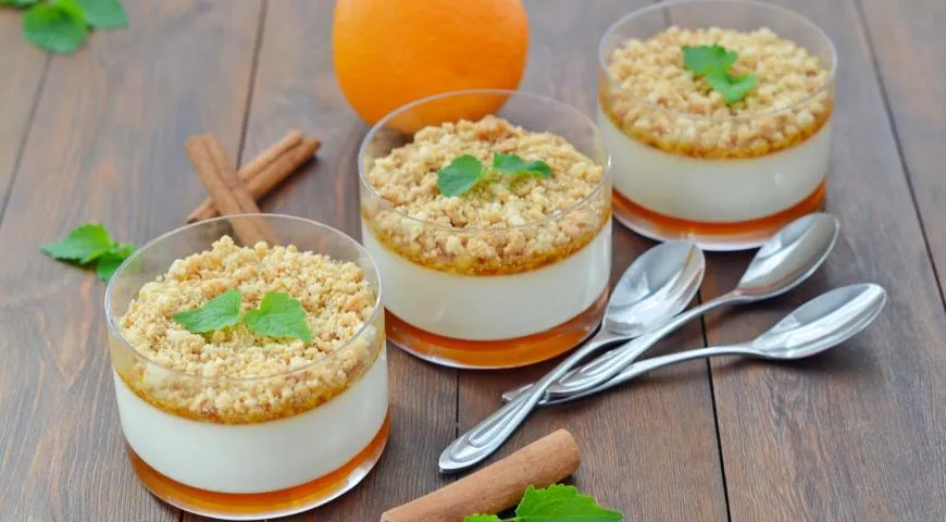 Панакота с апельсиновой карамелью и штрейзелем