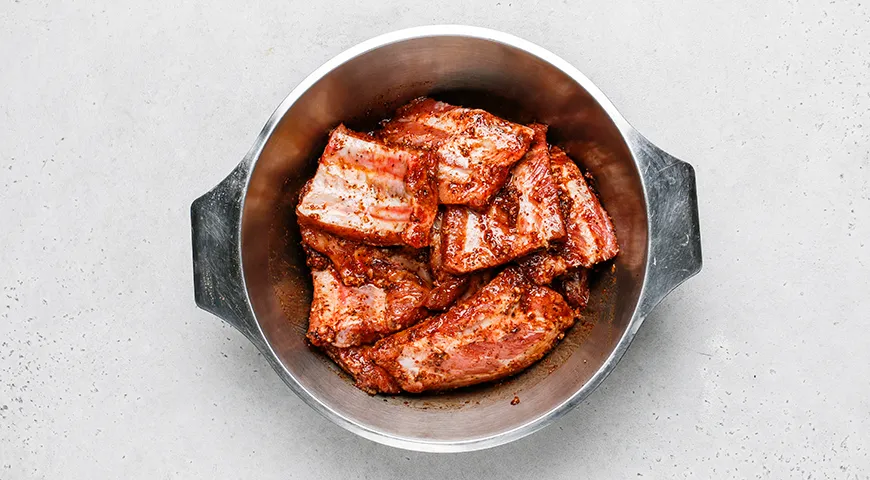 Свиные рёбрышки, запечённые с картошкой (в рукаве)