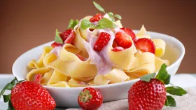 Паста с клубникой и мягким сыром — нашли неожиданное сочетание, которое захочется повторять до конца лета