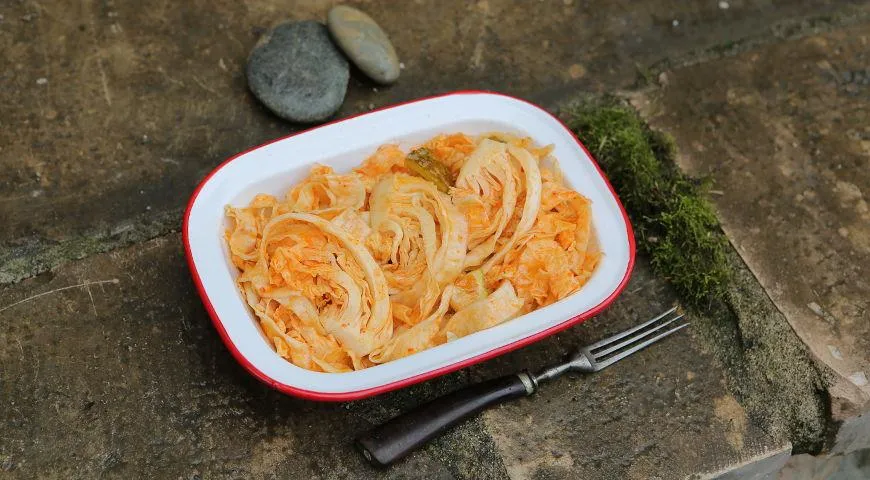 Маринованная капуста в тайском стиле с горячим растительным маслом