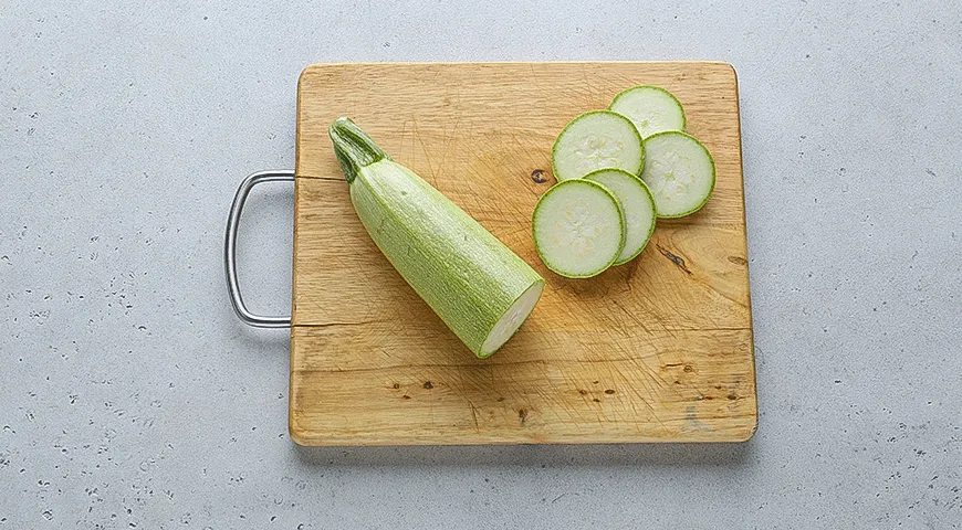 Зеленое карри с йогуртом и кабачками