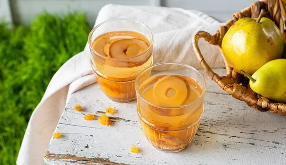 Компот из изюма, кураги и сушеных яблок