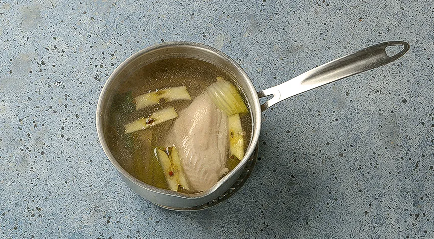 Салат с куриной грудкой и яблоками
