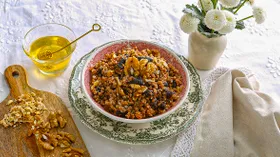 Гречневая каша с черносливом и орехами