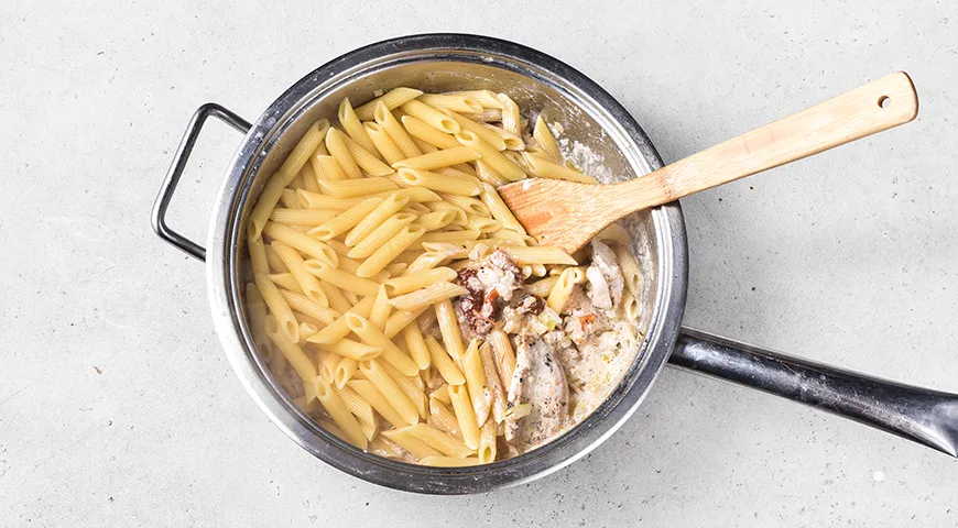 Паста с вялеными помидорами в сливочном соусе