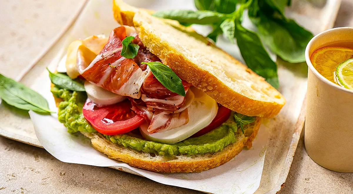 Рецепт итальянского сэндвича с моцареллой и прошутто