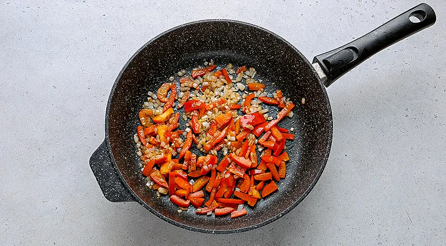 Шакшука с сардельками
