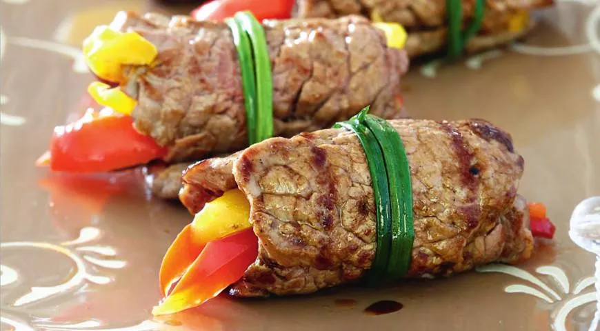 Рецепт: Мясной рулет из говядины на гриле (видео) - Гриль и барбекю