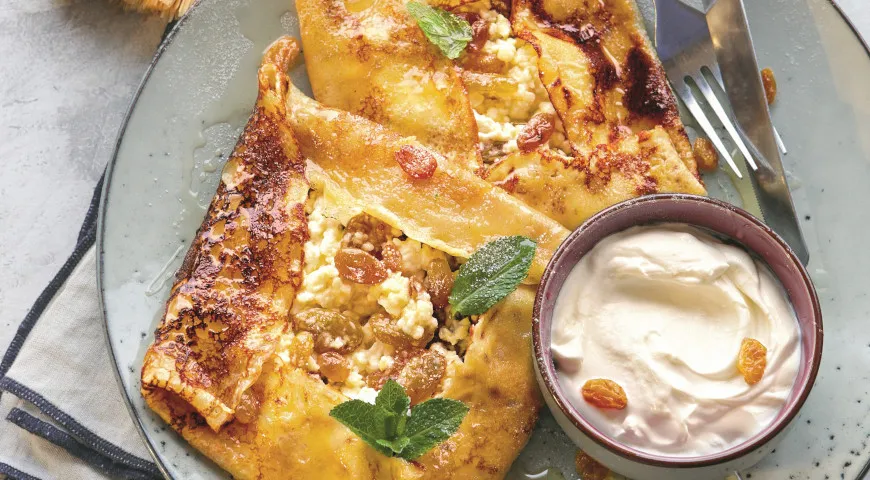 Овсяные блинчики с творогом и изюмом