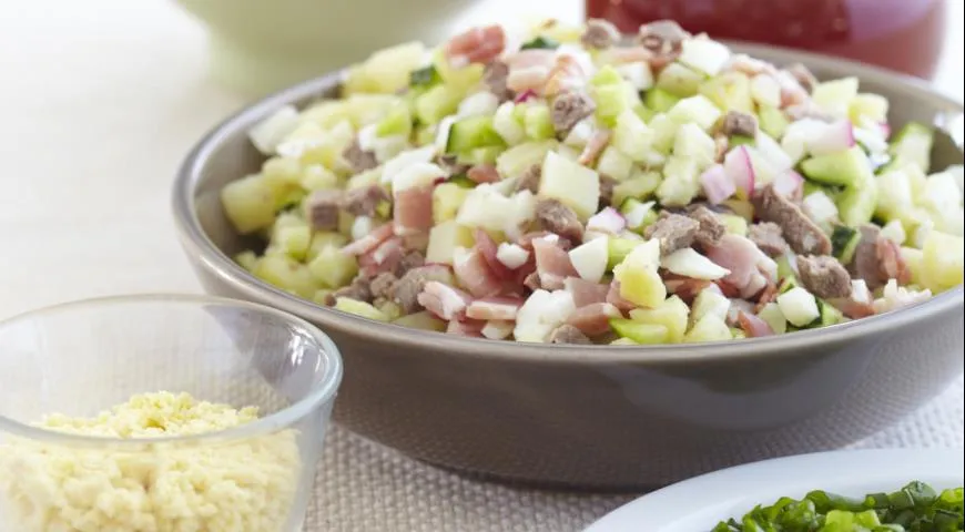 Окрошка из разных видов мяса