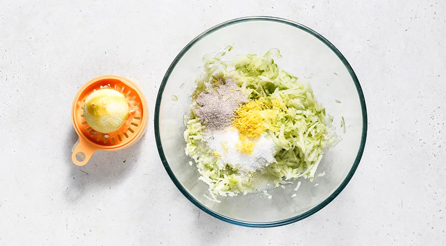 Постный манник с яблоками