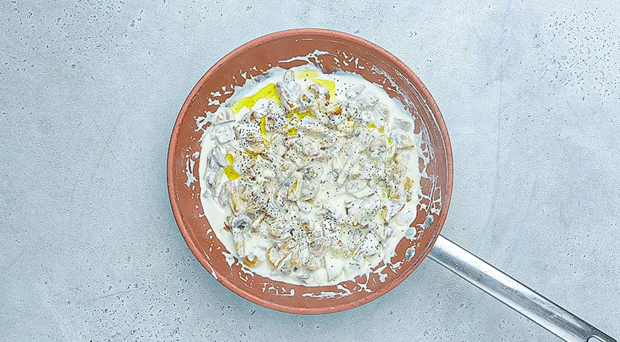 Пельмени с грибным соусом и трюфельным маслом