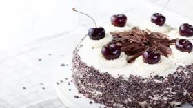 День торта «Черный лес»: кто придумал десерт с мрачным названием и насколько торт действительно черный