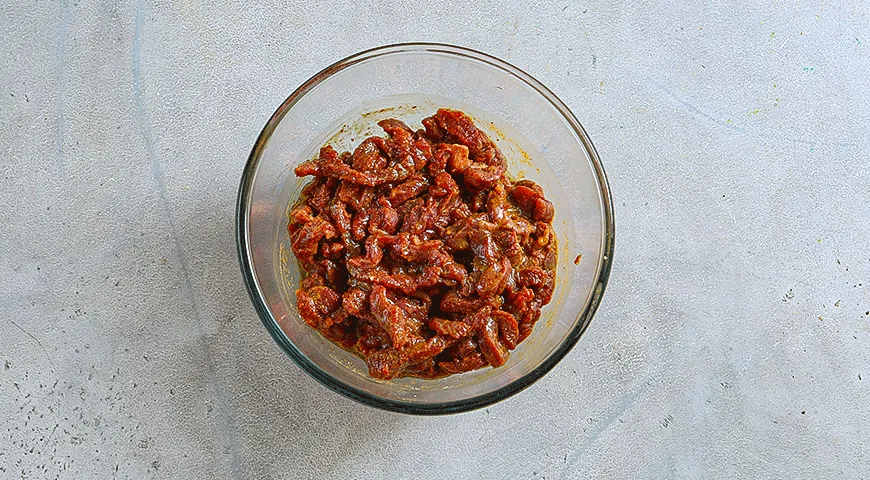 Говядина с лапшой и овощами