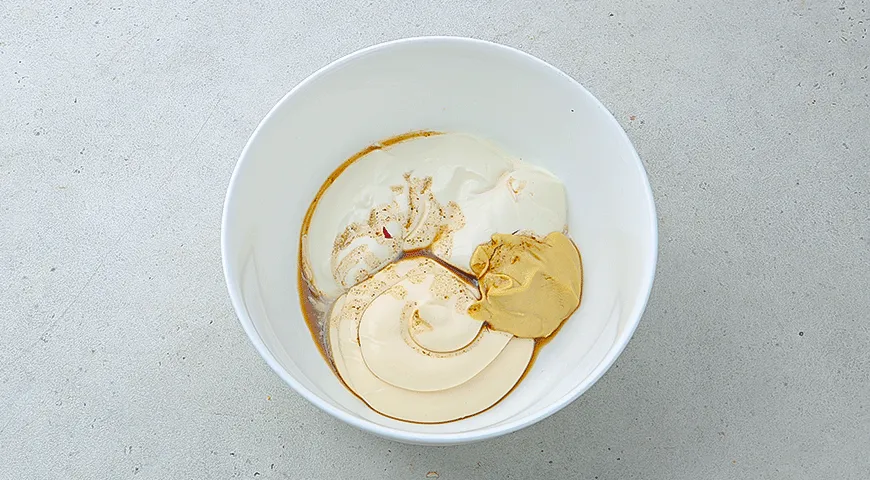 Крабовый салат с креветками и икрой