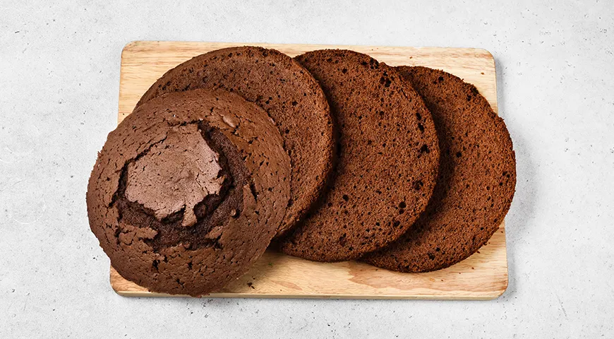 Шоколадный торт со сметанным кремом