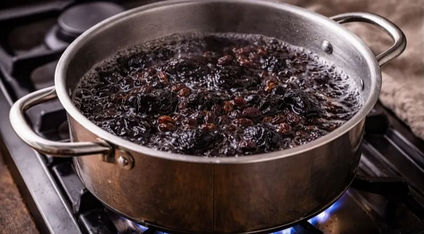 Компот из чернослива и изюма