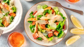 «Цезарь» с курицей: 10 рецептов любимого салата