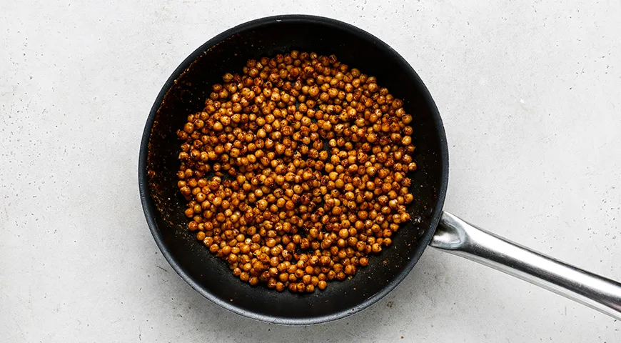 Жареный нут на сковороде со специями