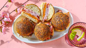 Мини-сэндвичи с карбонадом и сыром