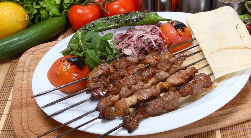 Шиш кебаб (Şiş kebabı)