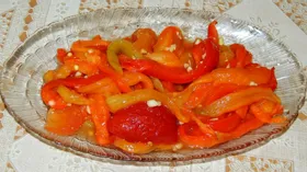 Перец и помидоры запеченные с чесноком