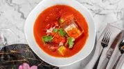 Холодный фронт: 5 супов, которые спасут от жары — рецепты от шеф-повара
