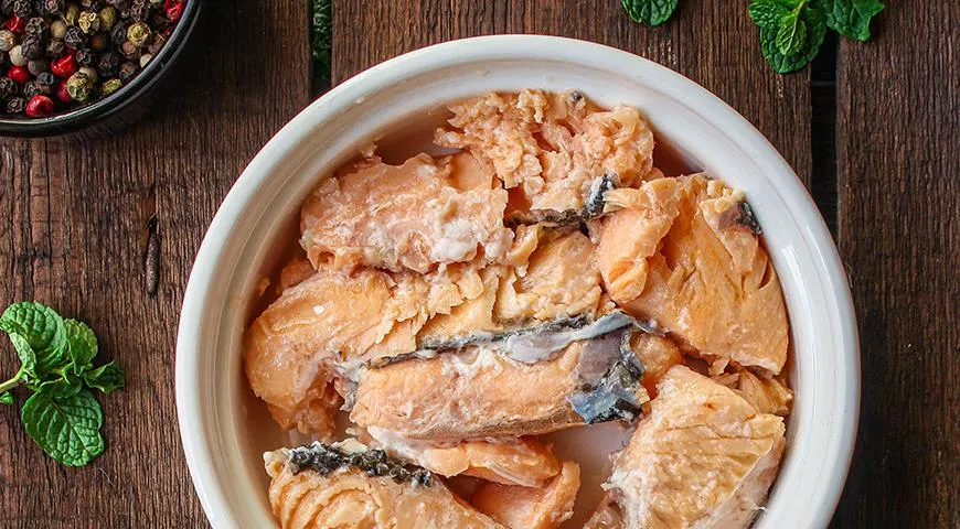5 вкусов салата «Мимоза»: какие рыбные консервы лучше выбирать для ...