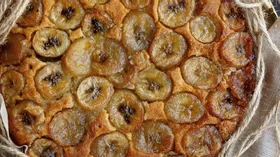 Вкуснейший пирог с карамелизованными бананами