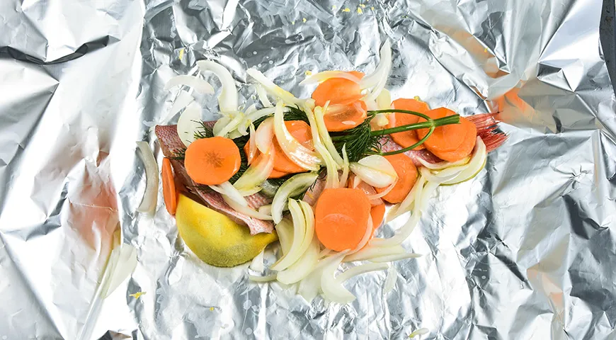 Окунь, запеченный в фольге