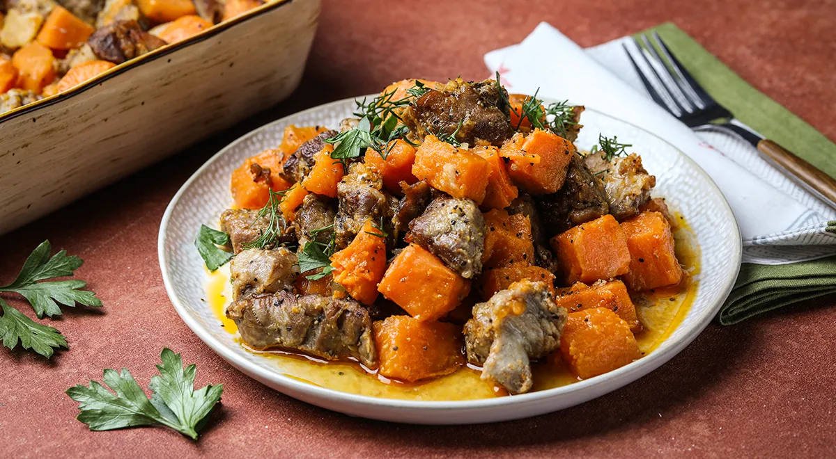 Батат, запеченный в духовке с мясом, пошаговый рецепт с фото на 606 ккал