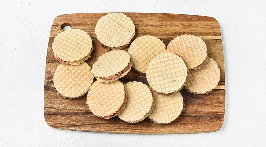 Котлеты в вафельных коржах