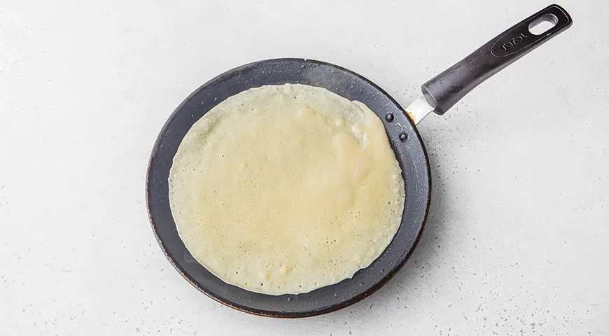 Блинный торт с кремом из сметаны и сгущенки