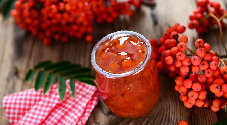 Рябиновое варенье с ромом