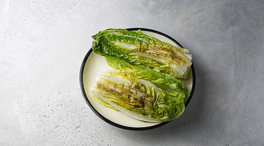 Жареный салат с кефирной заправкой