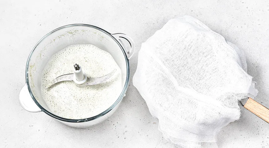 Молоко из тыквенных семечек с курагой