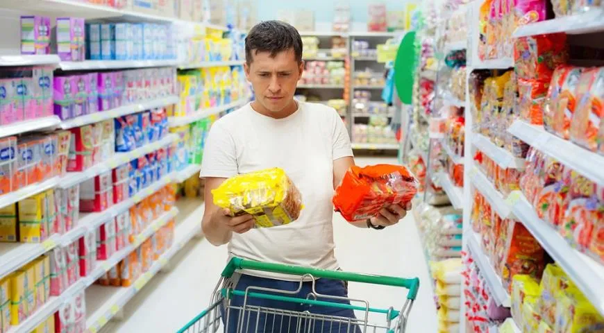 В топ-5 товаров, которые покупают россияне, вошли хлеб и алкоголь