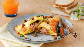Рецепты с мукой, твёрдыми сырами и варёной колбасой