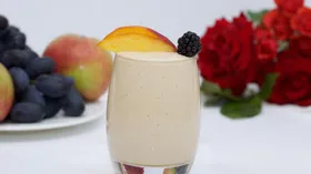 Десерт-коктейль из мороженого и печеных яблок