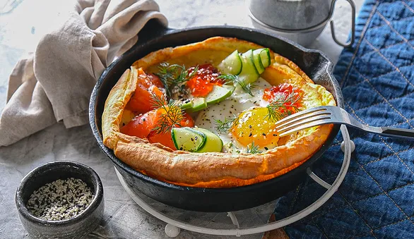 Голландский блин в духовке с копченым лососем