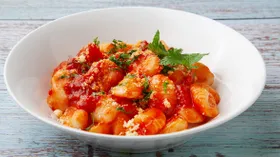 Картофельные ньокки в томатном соусе