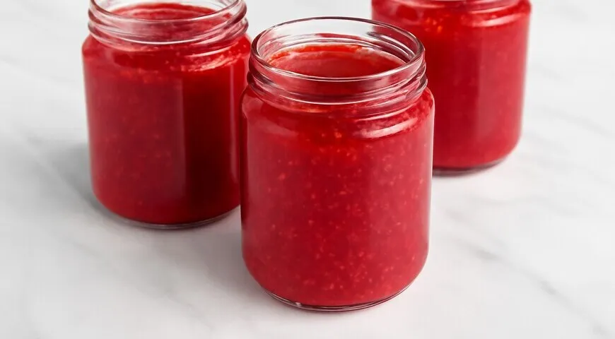 Красная смородина, перетертая с сахаром на зиму